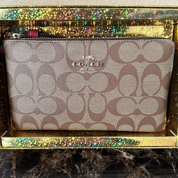 New Coach Signature Large Wristlet with Charms in a Gift Box - Picture 3 of 12